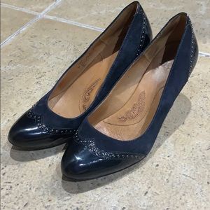 Dark blue pumps!